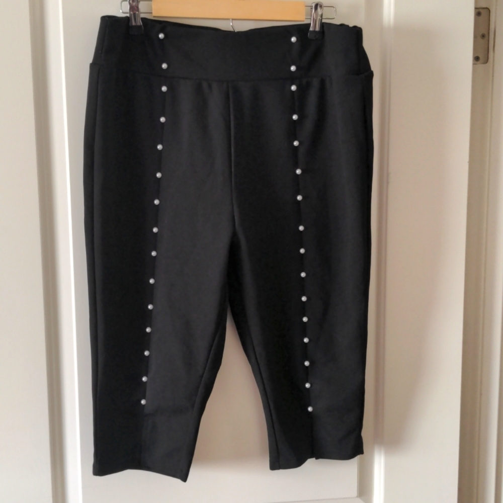 Pearl Detailed Black Knee Shorts XL